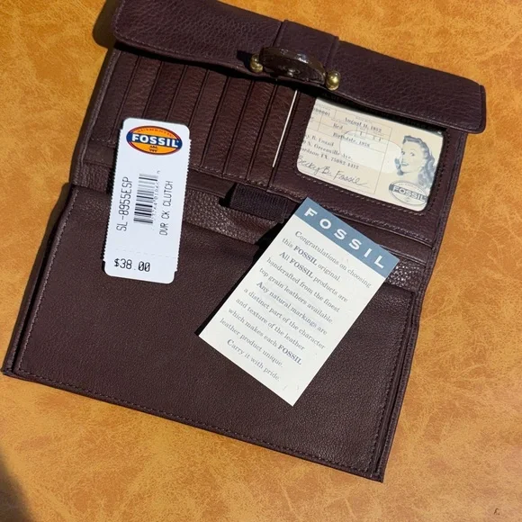 Vintage Fossil Brown Leather Wallet with Tags 1990s-2000s - Picture 3 of 5